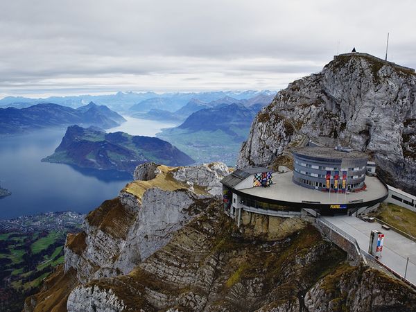  V&atilde;n cảnh đẹp s&ocirc;ng n&uacute;i Thụy Sĩ qua 12 bức ảnh