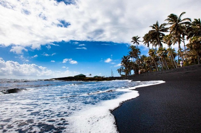 10 bãi biển cát đen nổi tiếng trên thế giới