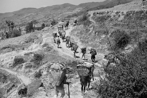 Ch&ugrave;m ảnh lịch sử của người đầu ti&ecirc;n chinh phục Everest