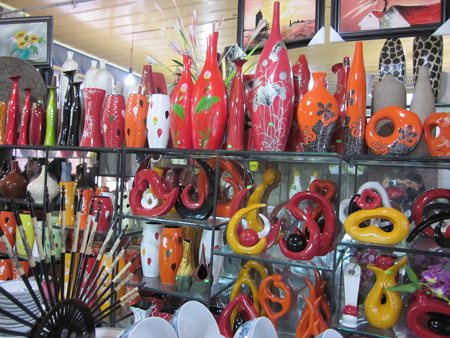 du ngoan cho gom Bat Trang
