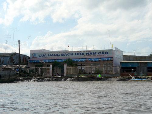 Độc đ&aacute;o như chợ tr&ocirc;i Năm Căn