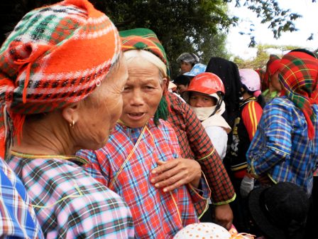 Đi xem lễ hội chợ t&igrave;nh ở bu&ocirc;n Hồ (Đắk Lắk)