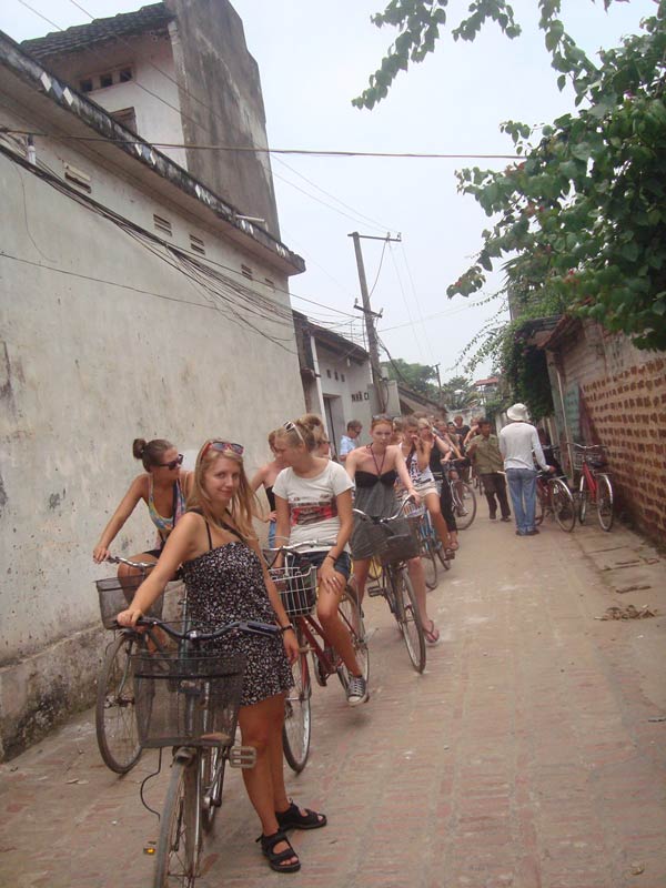 Đạp xe thăm làng cổ Đường Lâm