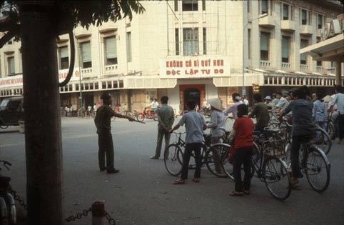 Nhìn lại Hà Nội những năm 80 qua lăng kính nước ngoài