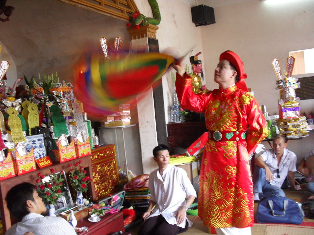  Hầu đồng, di sản văn h&oacute;a độc đ&aacute;o của d&acirc;n tộc Việt