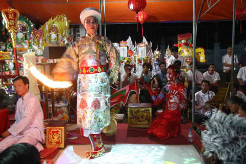  Hầu đồng, di sản văn h&oacute;a độc đ&aacute;o của d&acirc;n tộc Việt