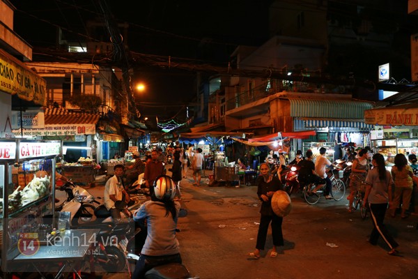 Hẻm ăn đ&ecirc;m