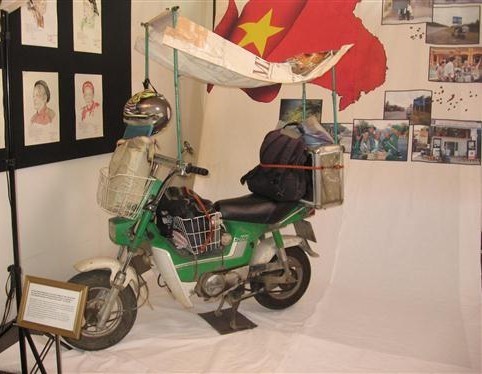 Thăm quan Bảo t&agrave;ng Phụ nữ Việt Nam