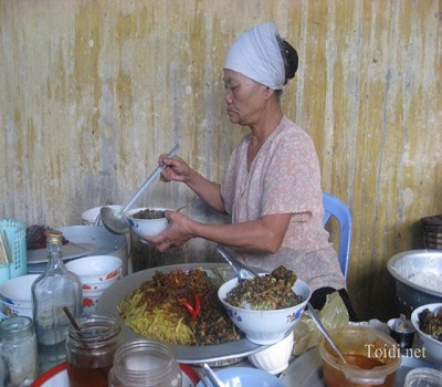 thưởng thức bún làng chuông khi du lịch Hà Nội