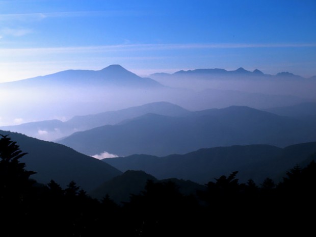 Những dãy núi tuyệt đẹp ở Nhật Bản ẩn hiện trong sương mù