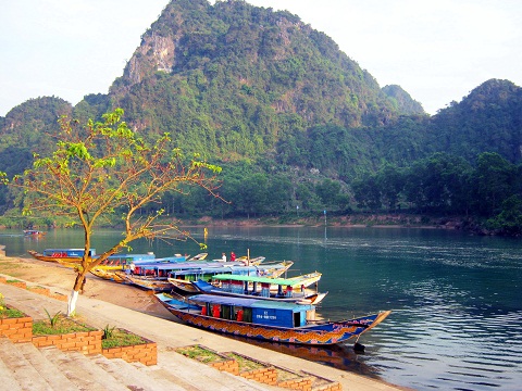 Du thuyền ở Quảng Bình Du thuyền ở Quảng Bình