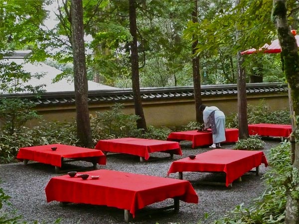 "Ngất lịm" ng&ocirc;i ch&ugrave;a lầu c&aacute;c bằng v&agrave;ng ở Nhật