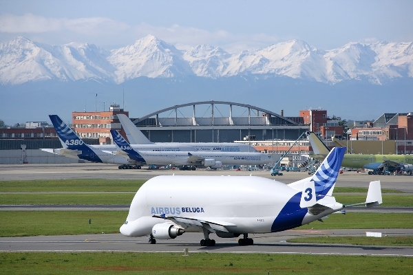 M&aacute;y bay si&ecirc;u vận tải Airbus Beluga