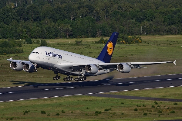 M&aacute;y bay d&acirc;n dụng Airbus A380