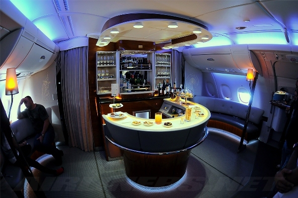 M&aacute;y bay d&acirc;n dụng Airbus A380