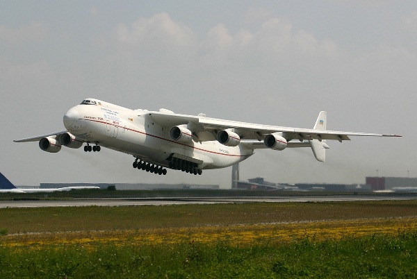 M&aacute;y bay vận tải chiến lược Antonov An-225