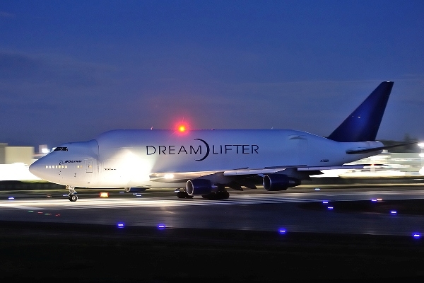 M&aacute;y bay bụng bầu Boeing 747 Dreamlifter
