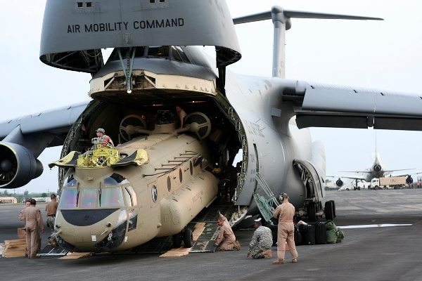 M&aacute;y bay vận tải chiến lược C-5 Galaxy