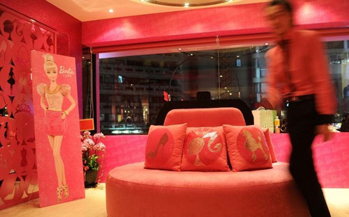 Độc đ&aacute;o nh&agrave; h&agrave;ng b&uacute;p b&ecirc; Barbie 