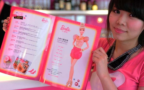 Độc đ&aacute;o nh&agrave; h&agrave;ng b&uacute;p b&ecirc; Barbie 