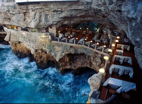 Nhà hàng trong hang