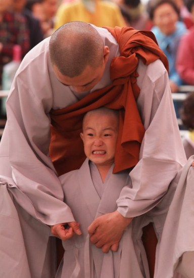 Xem trẻ em H&agrave;n Quốc mừng Phật đản