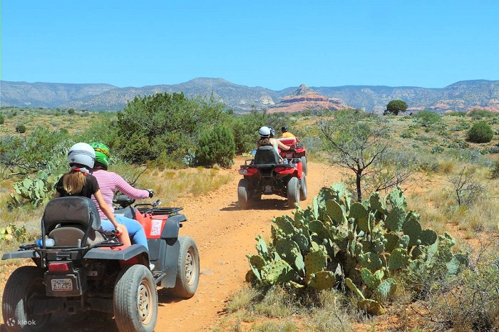 Tham quan thị trấn trên chiếc ATV là một trong những trải nghiệm du lịch nên thử ở Sedona
