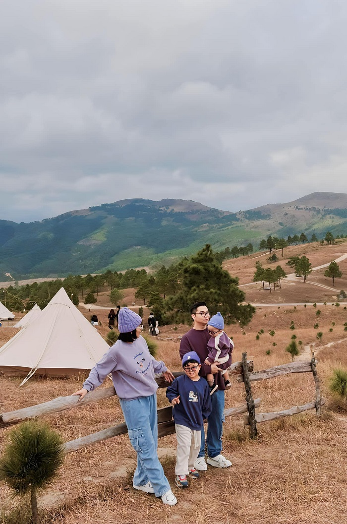 Nhiều gia đình tìm về địa điểm dã ngoại ở Quảng Ninh dịp cuối tuần