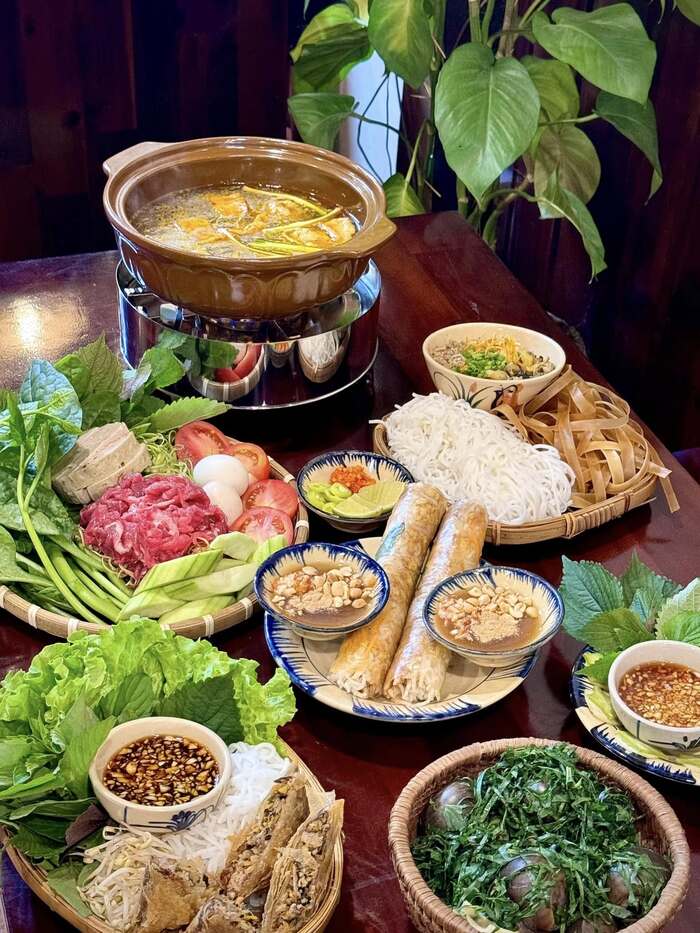 Quán bánh đa cua ngon nổi tiếng ở TP HCM - Bún Riêu NHÀ