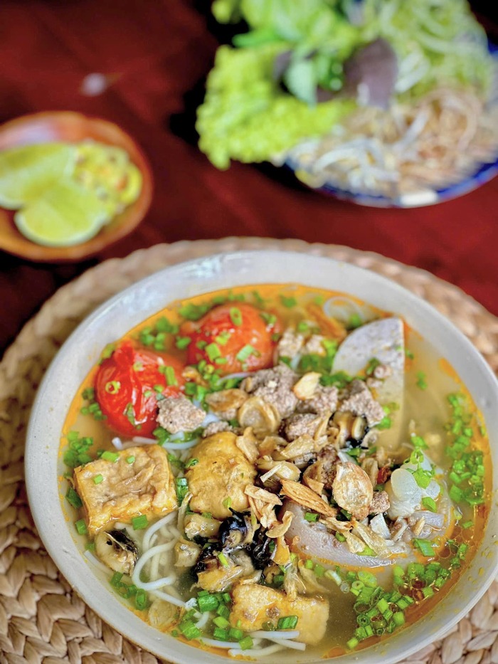 Quán bánh đa cua ngon nổi tiếng ở TP HCM - Bún Riêu NHÀ