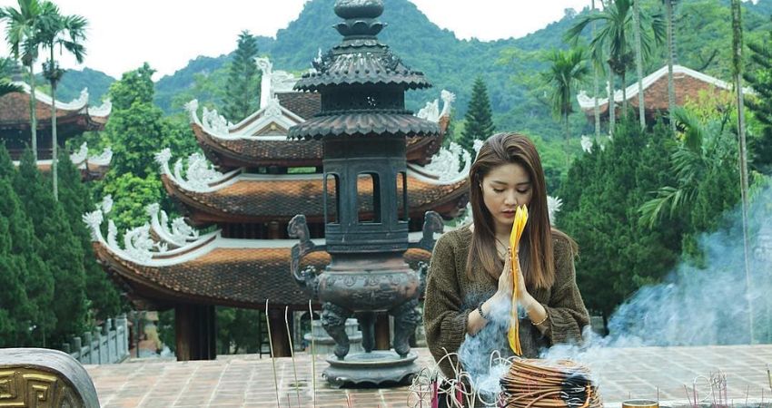 ghé thăm các đền thờ