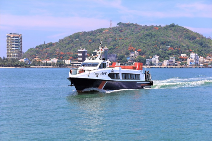 Du lịch biển Hồ Tràm Vũng Tàu dễ dàng bằng tàu cánh ngầm