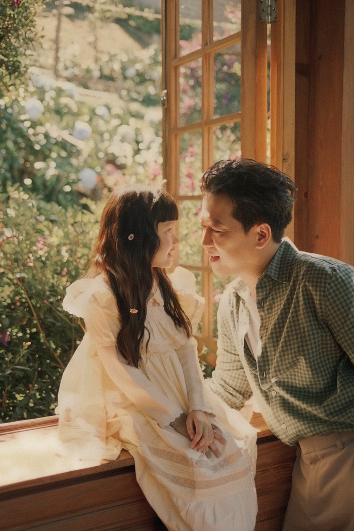 Ba Tí và bình rượu mơ Destiny làm khán giả đốn tim với khoảnh khắc đầy đáng yêu. Ảnh: Facebook nhân vật