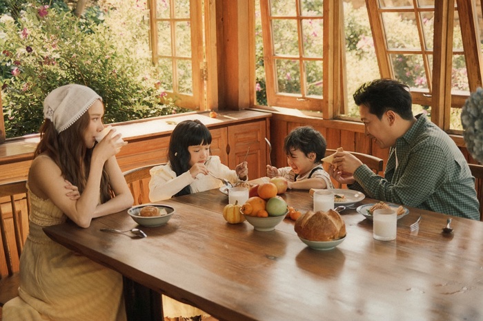 Khoảnh khắc gia đình sum vầy bên bàn ăn tạo nên cảm giác ấm cúng và đầy hạnh phúc. Ảnh: Facebook nhân vật