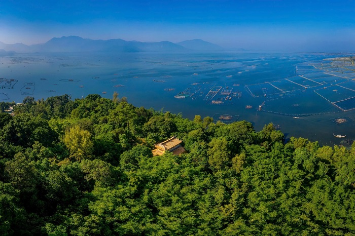 Khung cảnh thơ mộng trên núi Thuý Vân - địa điểm du xuân ở Huế