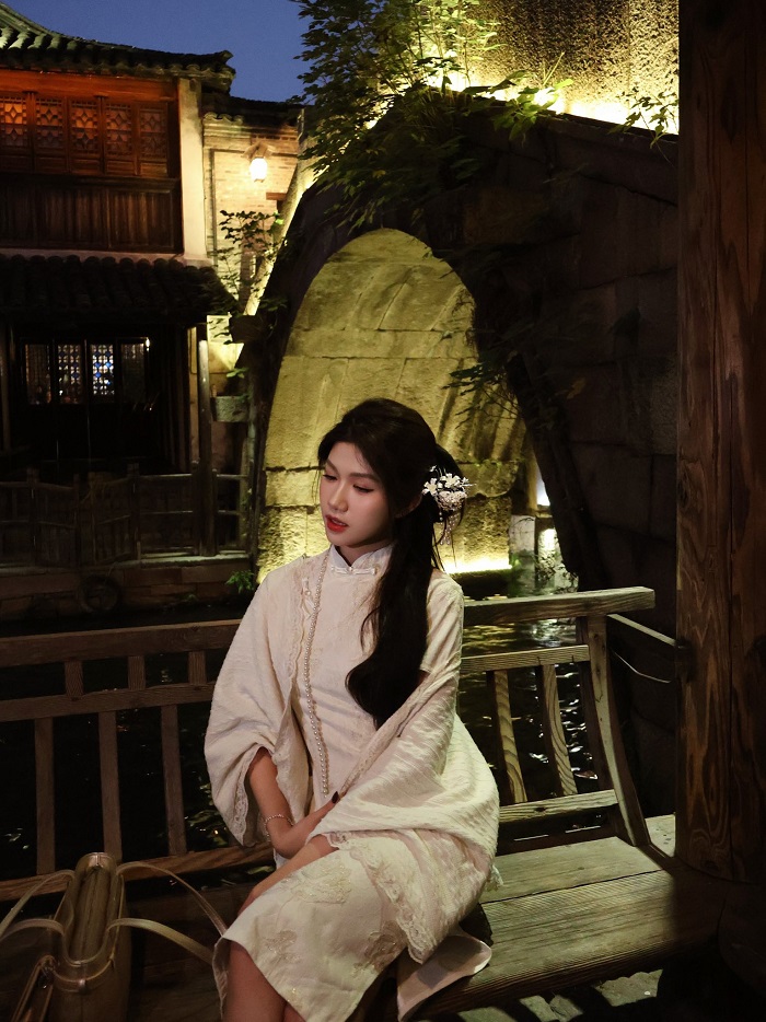 Máy bay là phương tiện thuận tiện nhất đưa bạn du lịch Ô Trấn Trung Quốc