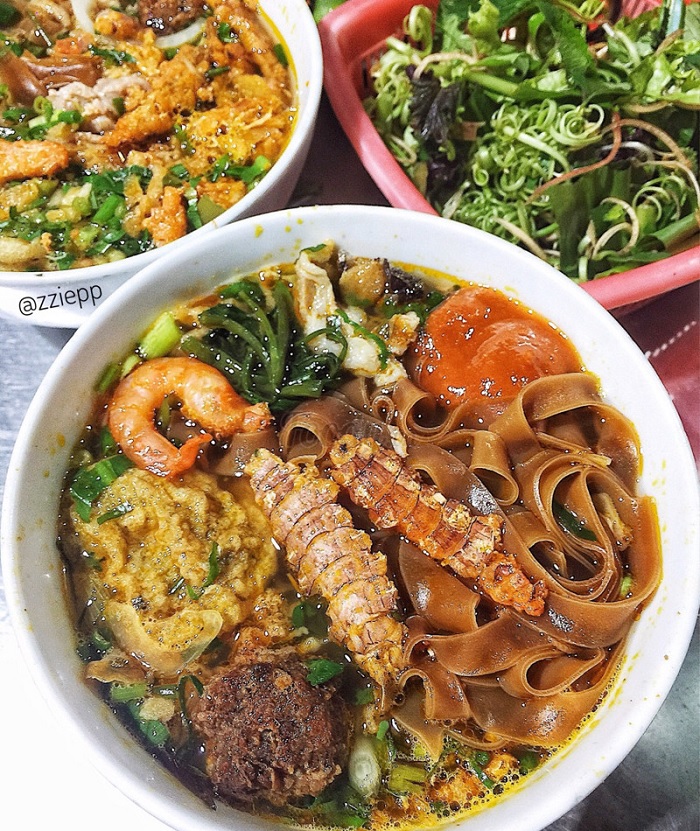 Quán bánh đa cua ngon tại Hải Phòng giữa trung tâm thành phố