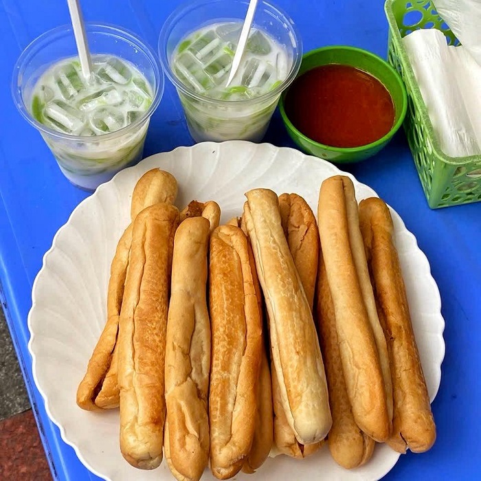 Bánh mì cay ngon nức danh không kém quán bánh đa cua ngon tại Hải Phòng