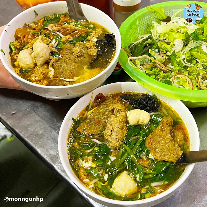 Quán bánh đa cua ngon tại Hải Phòng này chỉ mở buổi sáng