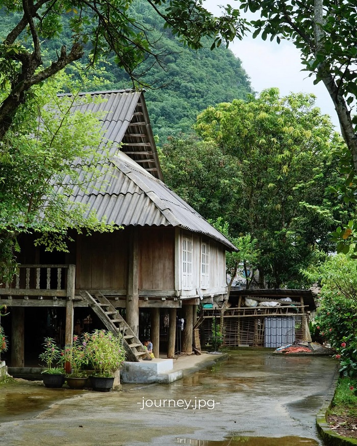 Bản Lác là bản làng đẹp ở Hòa Bình với những ngôi nhà sàn truyền thống