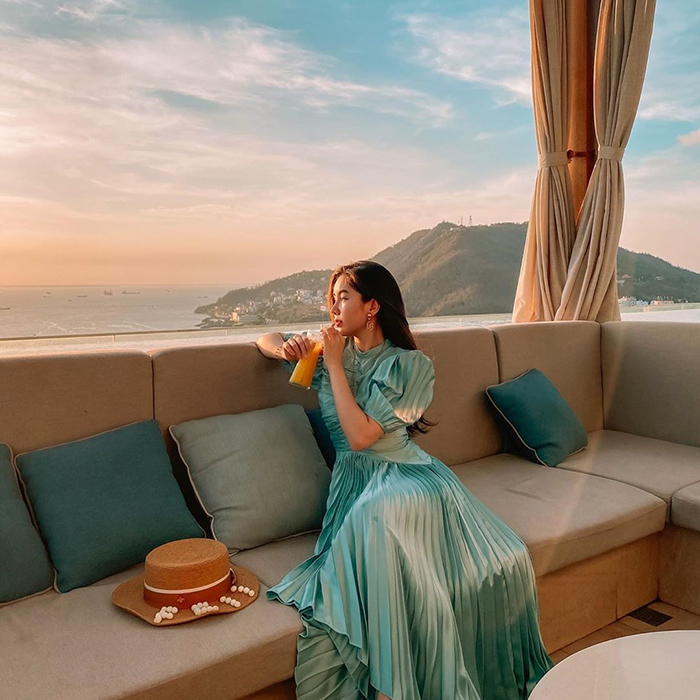 Breeze Rooftop Bar - cafe view cao ngắm biển