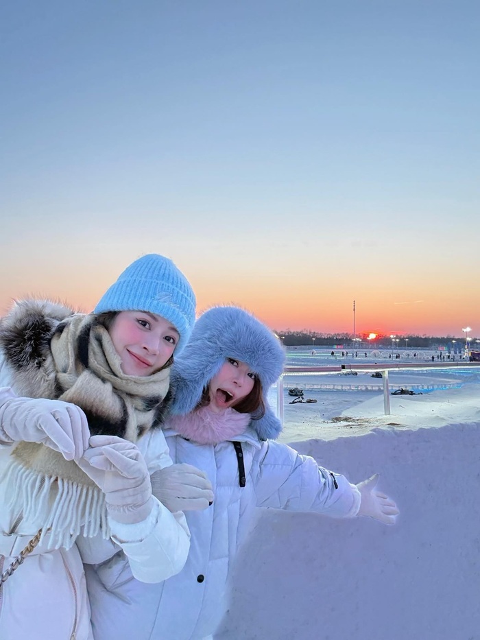 Chi Pu và Sun HT khiến người hâm mộ không khỏi thích thú bởi biểu cảm dễ thương. Ảnh: FBNV