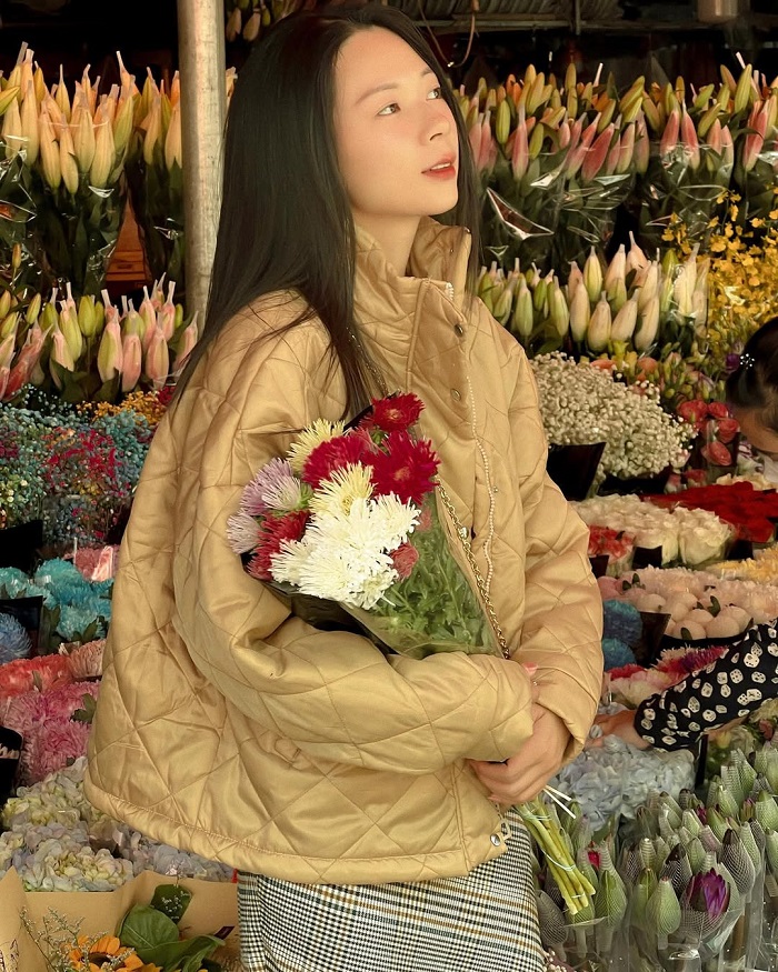 Chợ hoa Quảng Bá là chợ hoa đẹp tại Hà Nội có quy mô lớn