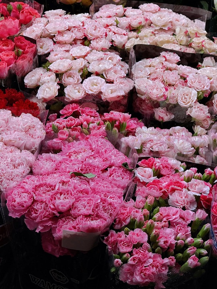 Chợ hoa Quảng Bá là chợ hoa đẹp tại Hà Nội chuyên sỉ các loại hoa nội ngoại nhập 