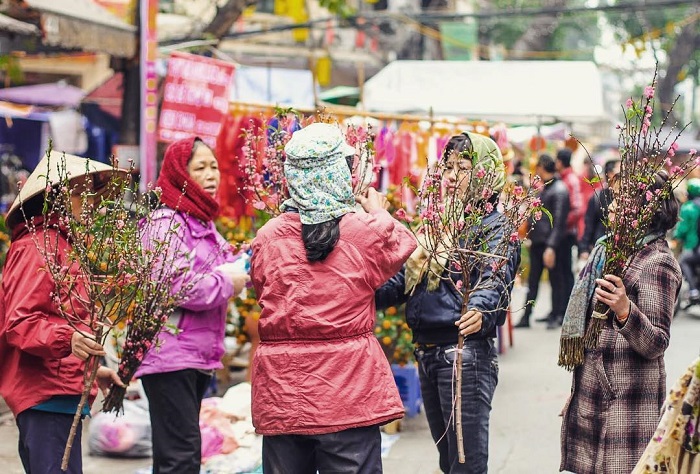Chợ hoa Hàng Lược là chợ hoa đẹp tại Hà Nội mang đậm dấu ấn truyền thống
