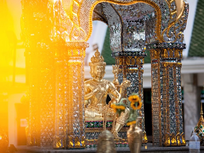Đền thờ thần 4 mặt là một trong những địa điểm hành hương ở Bangkok lúc nào cũng đông du khách