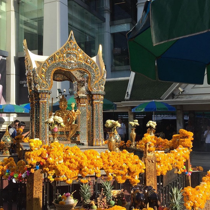 Đền thờ thần 4 mặt là một trong những địa điểm hành hương ở Bangkok linh thiêng