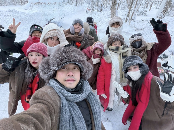 Dàn sao Việt ghi lại khoảnh khắc đặc biệt trong chuyến du lịch. Ảnh: FBNV