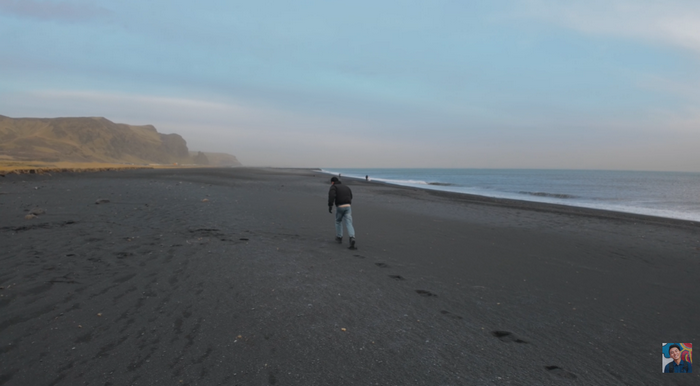 Bãi biển cát đen đẹp huyền ảo không ai được phép tắm