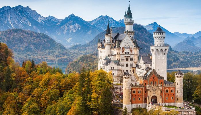 Lau-dai-Neuschwanstein-bieu-tuong-lang-man-noi-tieng-nhat-nuoc-duc